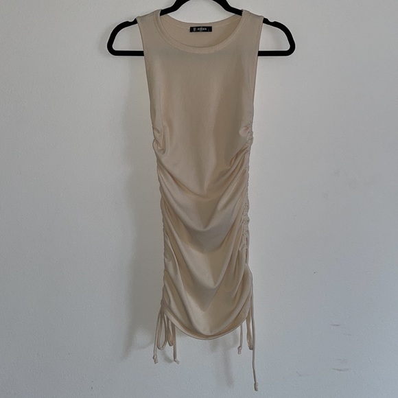 Adjustable Bodycon Dress - Picture 2 of 4